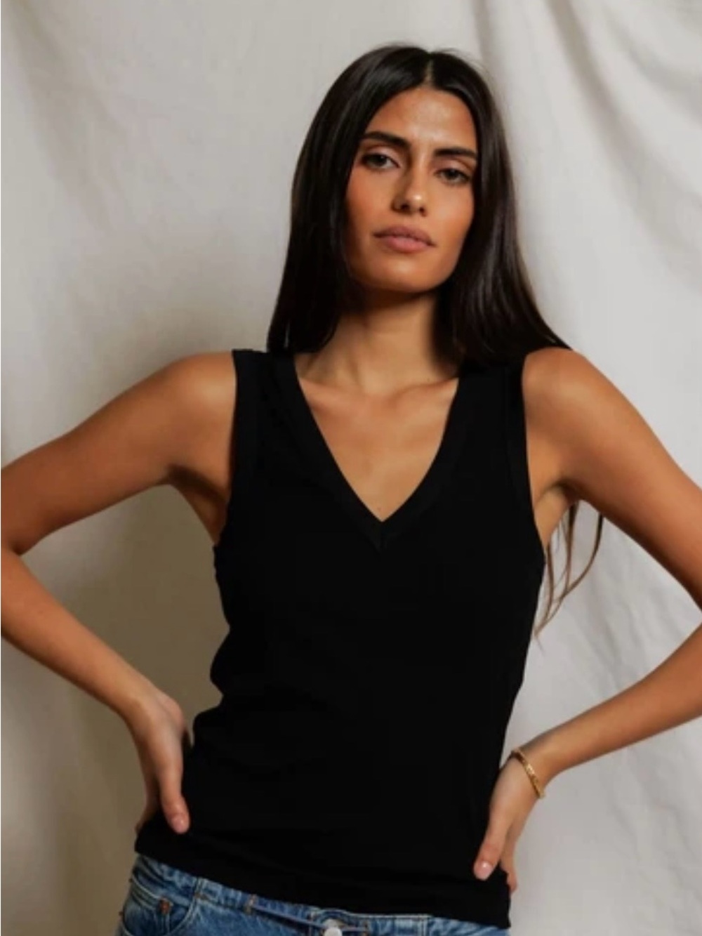 perfectwhitetee NWT Mallory luxe Black V-Neck Ribbed Tank Neutral Stretchy Large